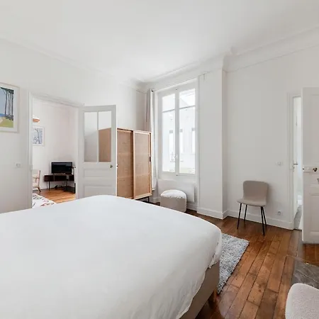 Charming Ground Floor Rue Du Faubourg Saint Honore