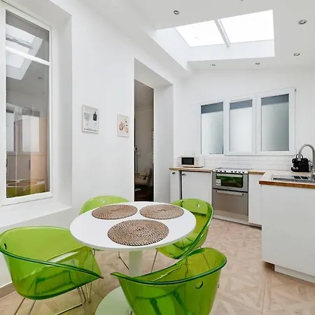 Charming Ground Floor Rue Du Faubourg Saint Honore Parijs