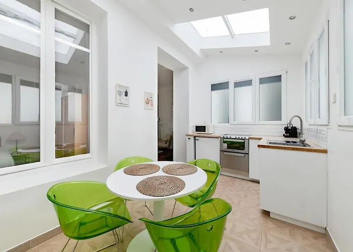 Charming Ground Floor Rue Du Faubourg Saint Honore Parijs